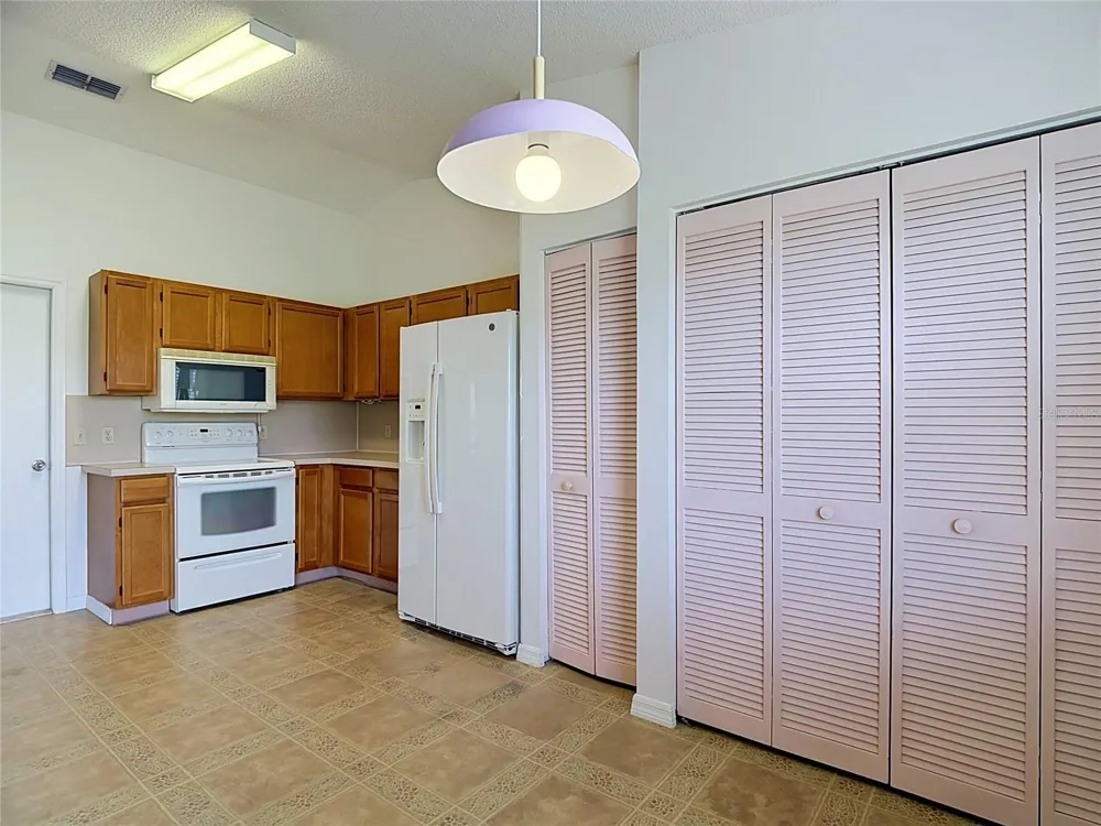 6121 KITTIWAKE DRIVE Lakeland, FL 33809