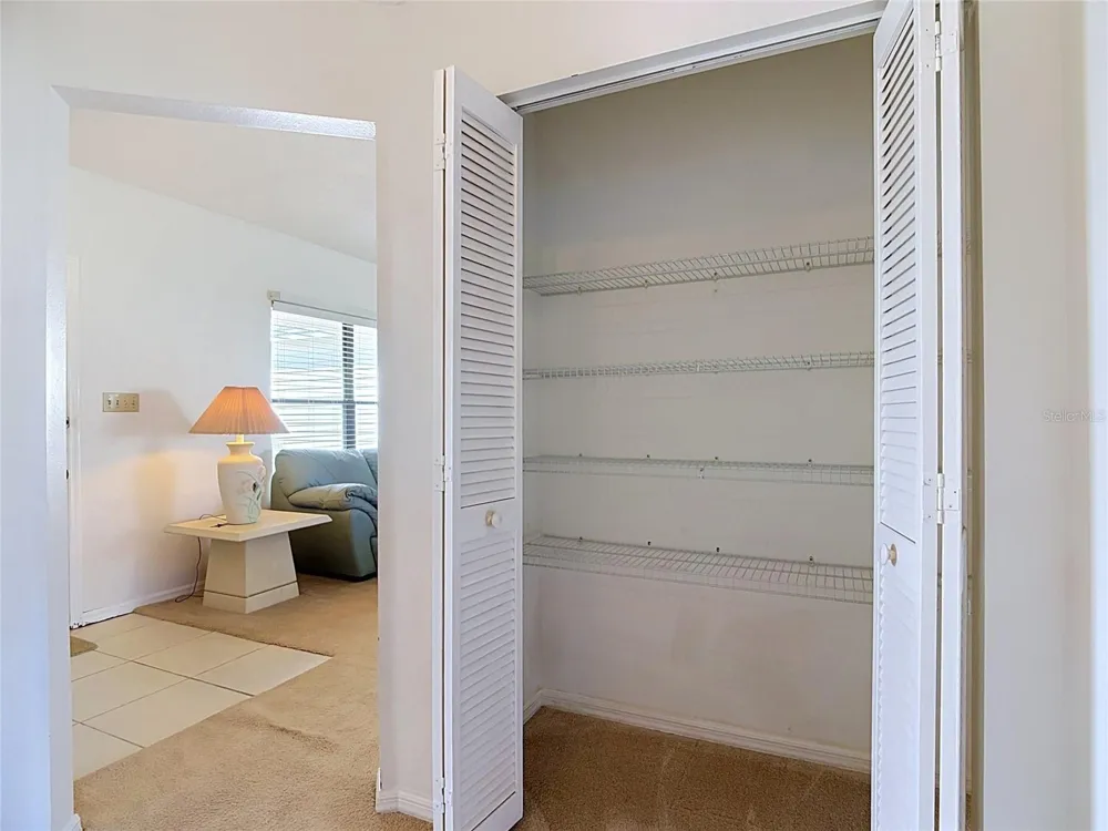 6121 KITTIWAKE DRIVE Lakeland, FL 33809