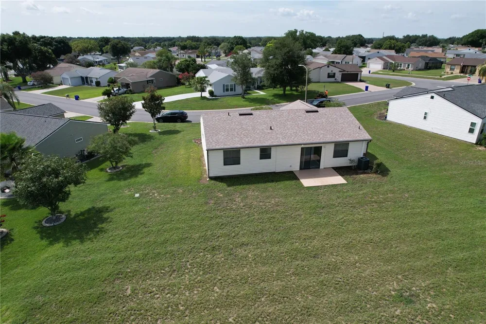 6121 KITTIWAKE DRIVE Lakeland, FL 33809