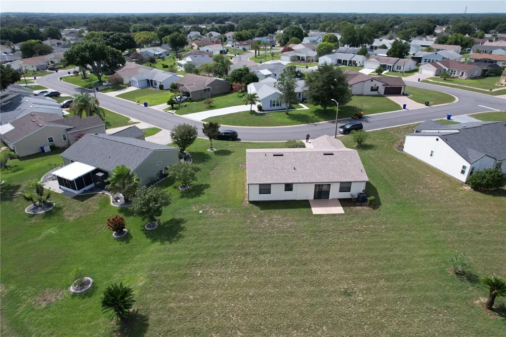 6121 KITTIWAKE DRIVE Lakeland, FL 33809