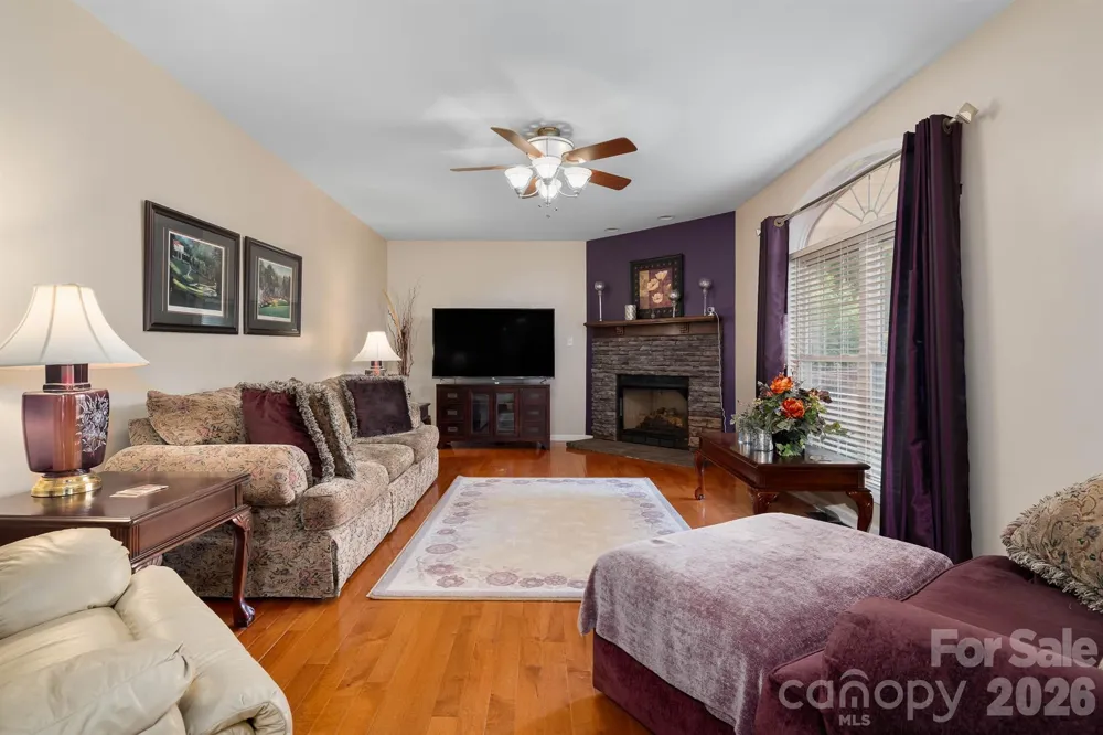 1697 Windswept Ridge Marshall, NC 28753