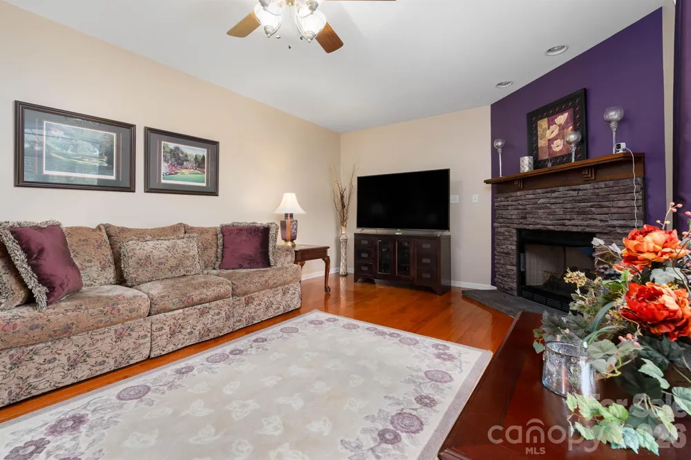 1697 Windswept Ridge Marshall, NC 28753