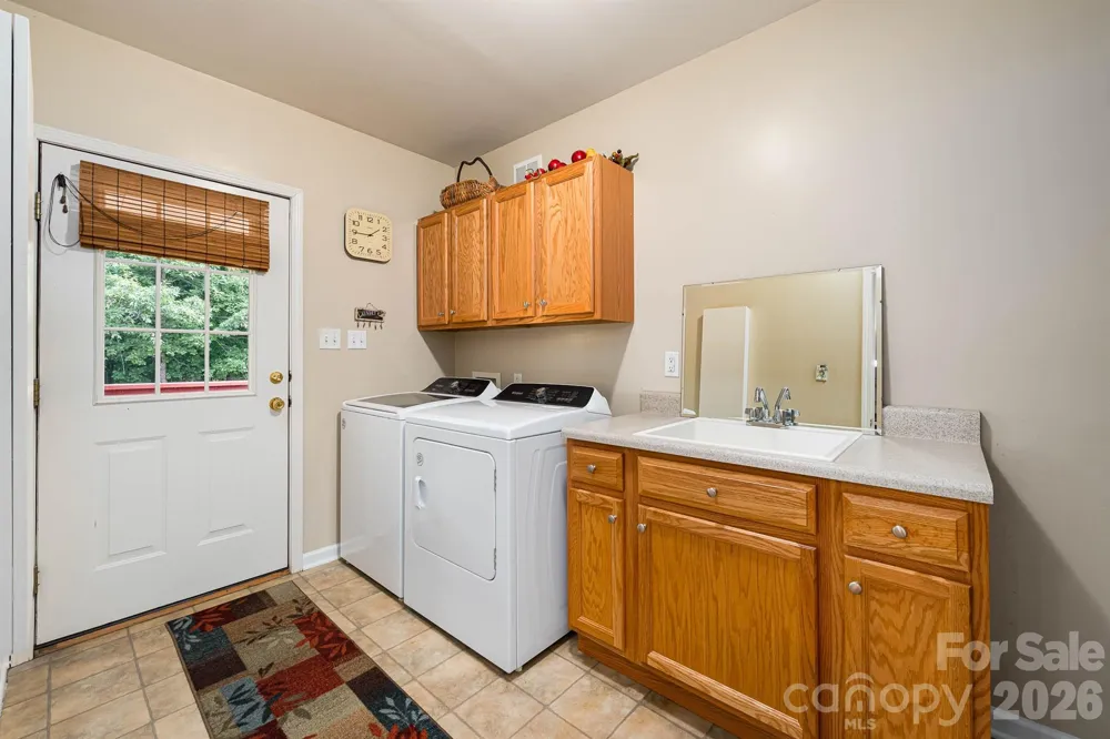 1697 Windswept Ridge Marshall, NC 28753