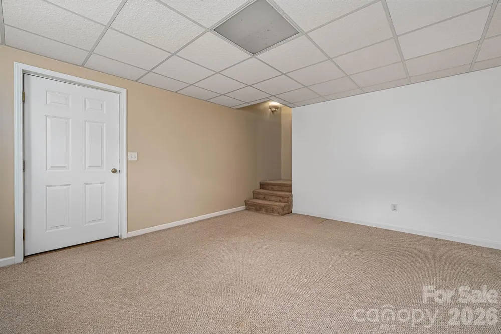 1697 Windswept Ridge Marshall, NC 28753