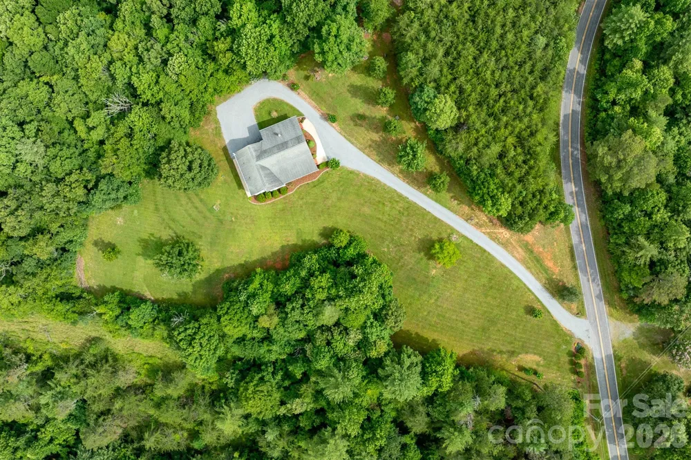 1697 Windswept Ridge Marshall, NC 28753