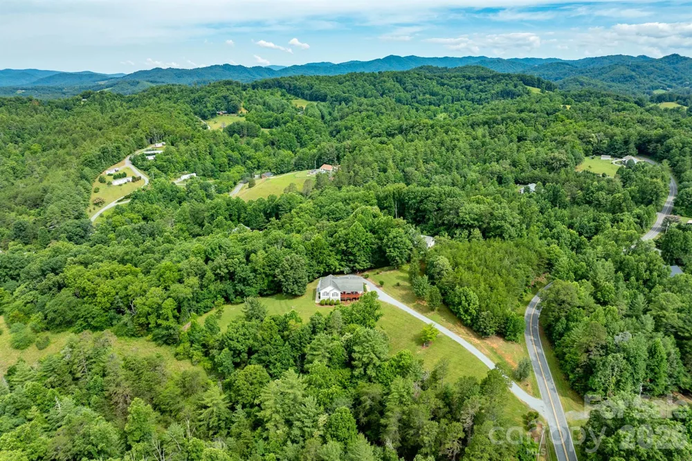 1697 Windswept Ridge Marshall, NC 28753