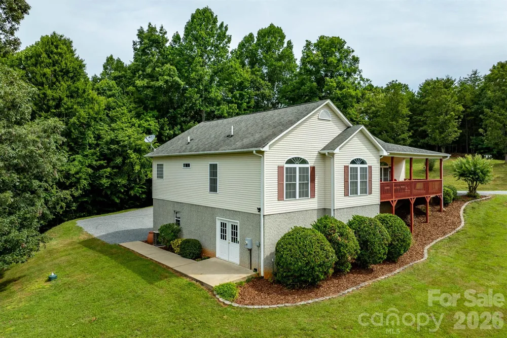 1697 Windswept Ridge Marshall, NC 28753