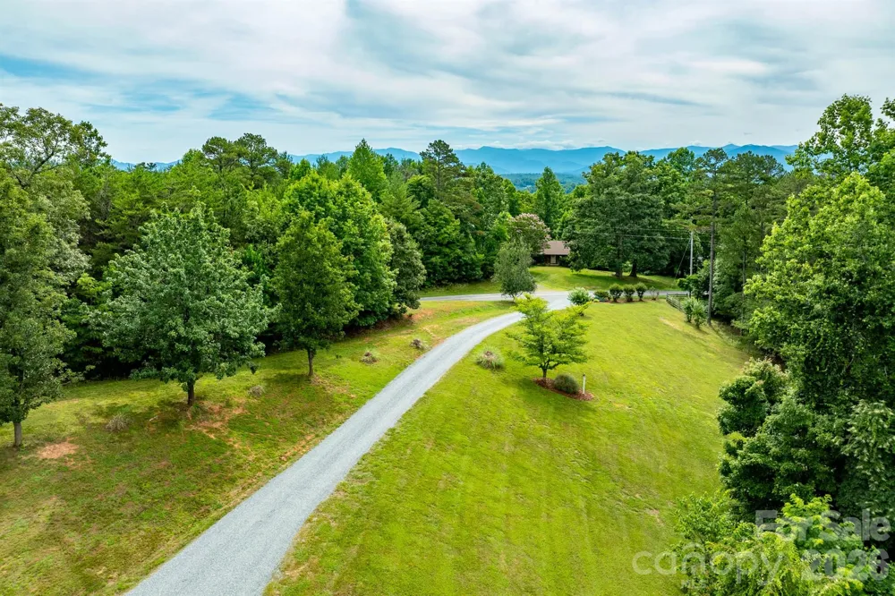 1697 Windswept Ridge Marshall, NC 28753