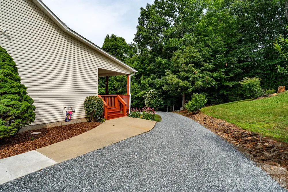 1697 Windswept Ridge Marshall, NC 28753