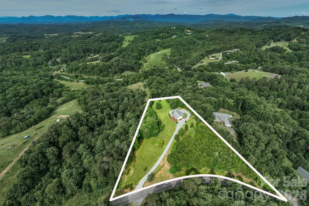 1697 Windswept Ridge Marshall, NC 28753