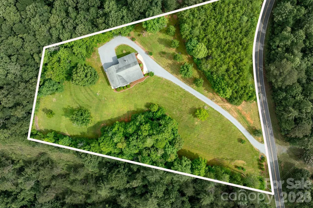 1697 Windswept Ridge Marshall, NC 28753