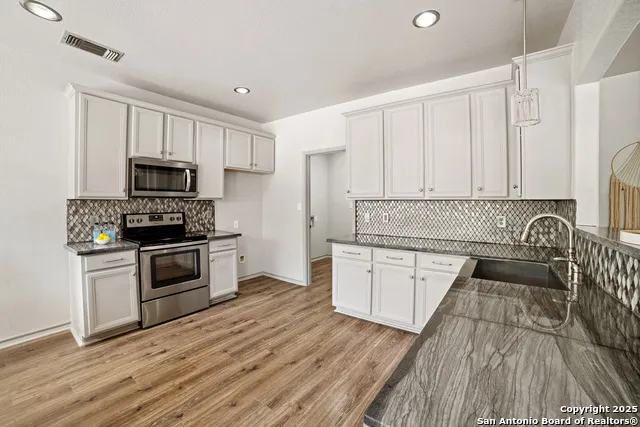 1331 Pinnacle San Antonio, TX 78260