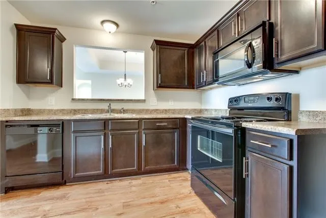 8121 Lenox Creekside Dr Antioch, TN 37013