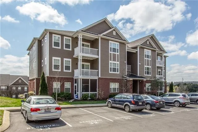 8121 Lenox Creekside Dr Antioch, TN 37013