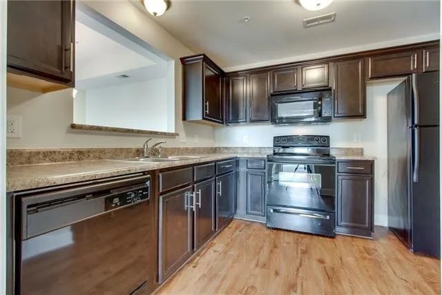 8121 Lenox Creekside Dr Antioch, TN 37013