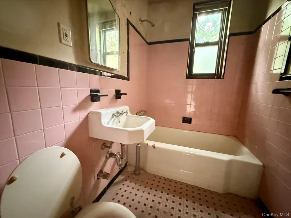 11315 34th Avenue #1E Corona, NY 11368