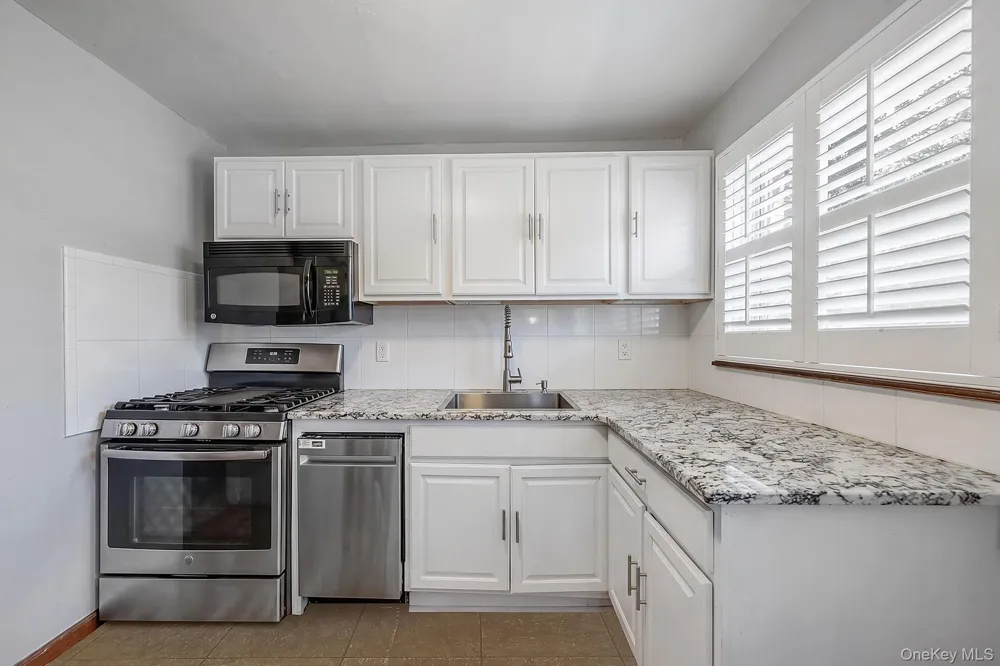12123 238th Street Rosedale, NY 11422