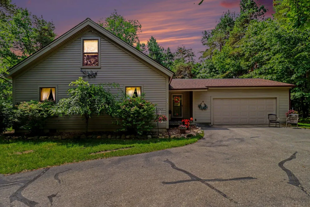 10035 Hawthorne Lane Canadian Lakes, MI 49346