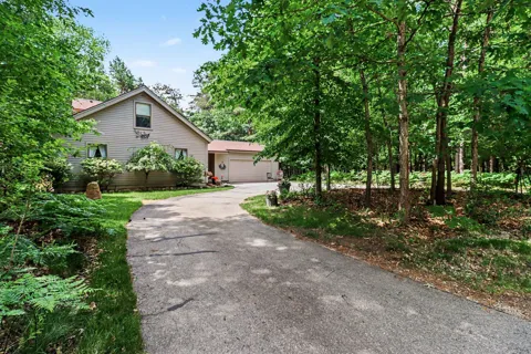 10035 Hawthorne Lane
