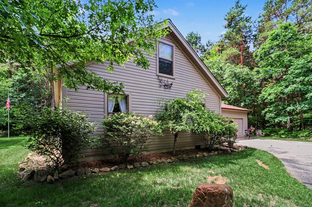 10035 Hawthorne Lane Canadian Lakes, MI 49346