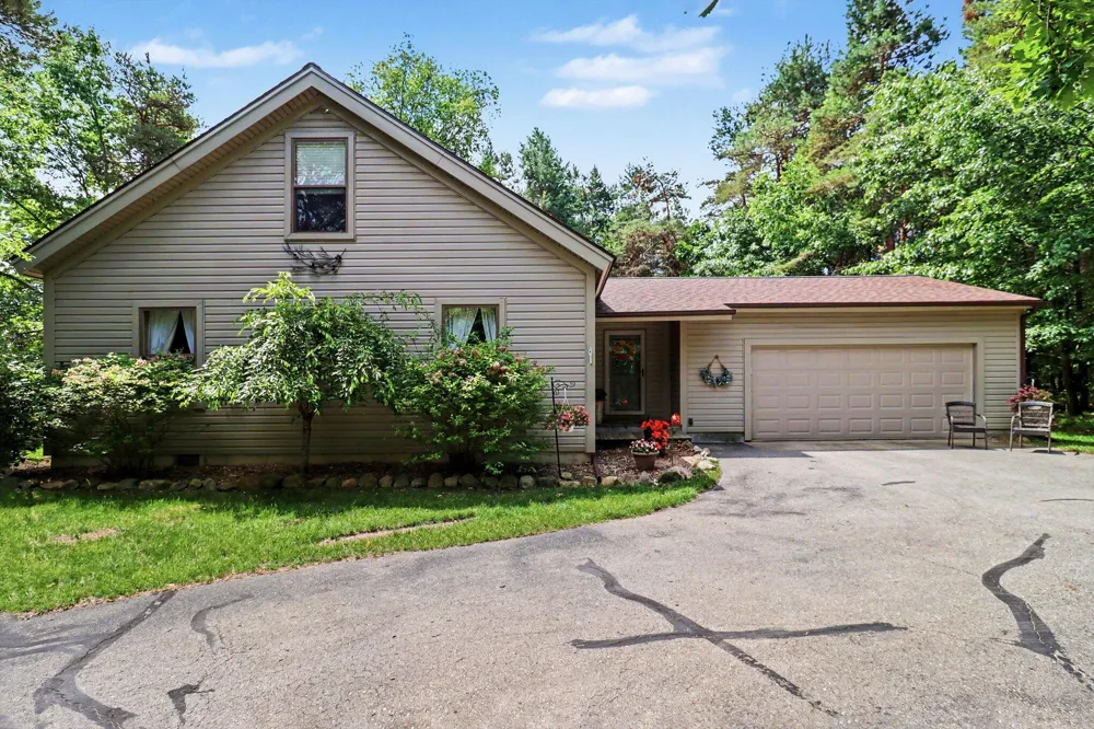 10035 Hawthorne Lane Canadian Lakes, MI 49346