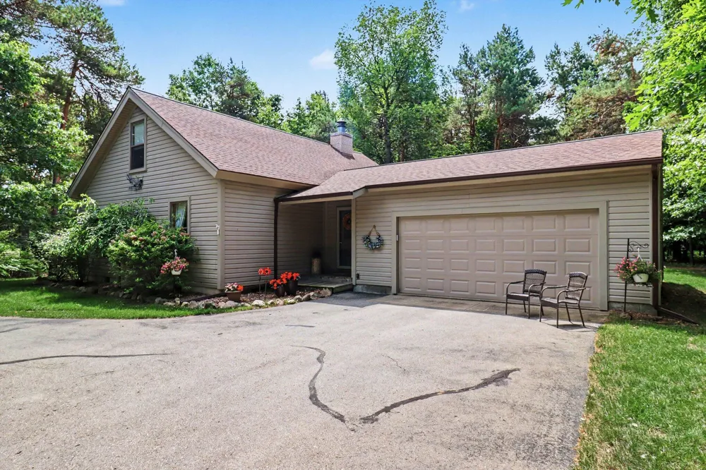 10035 Hawthorne Lane Canadian Lakes, MI 49346