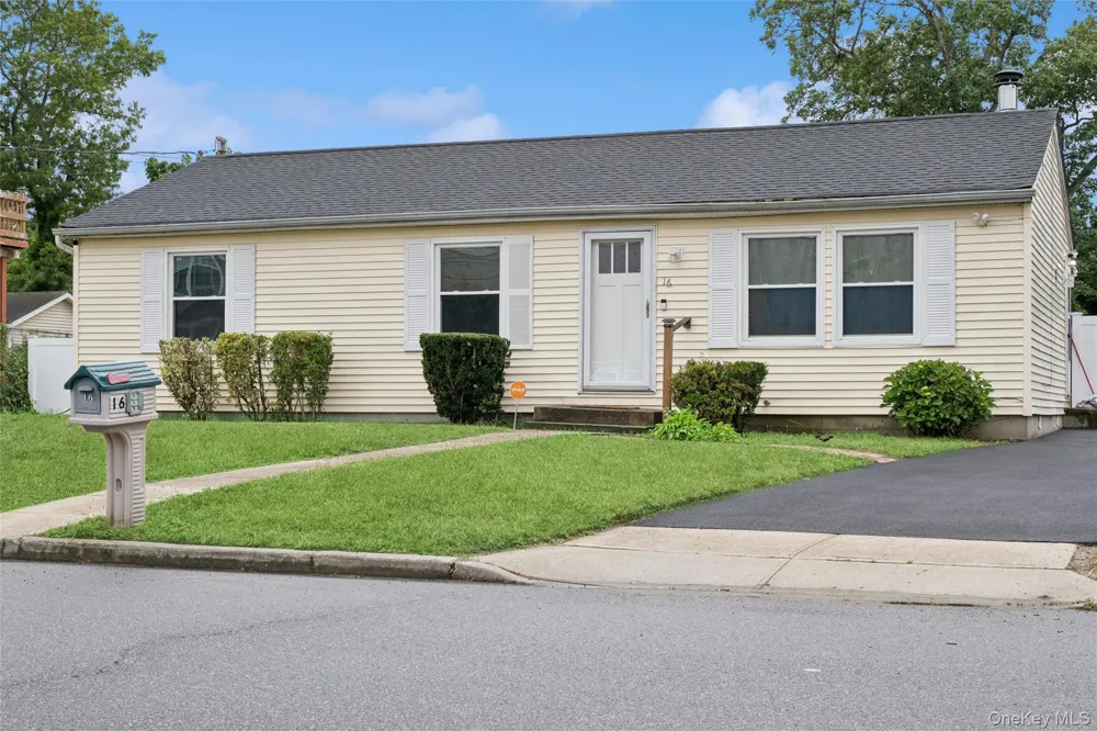 16 Arlington Avenue Wyandanch, NY 11798
