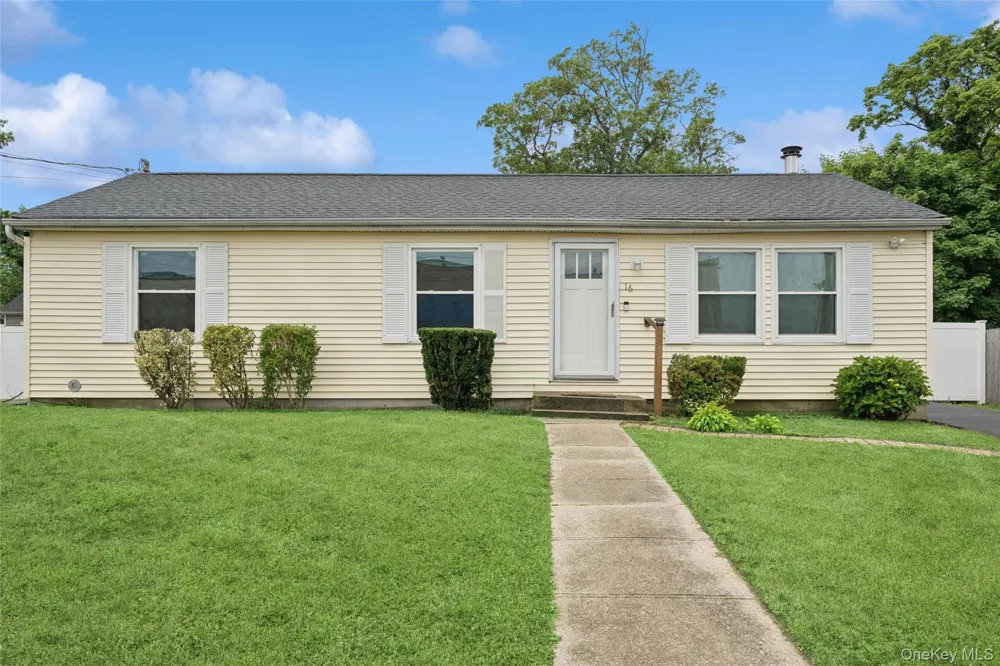 16 Arlington Avenue Wyandanch, NY 11798