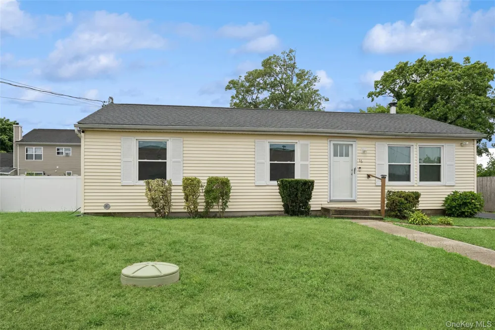 16 Arlington Avenue Wyandanch, NY 11798