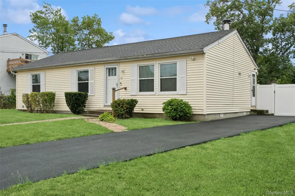 16 Arlington Avenue Wyandanch, NY 11798