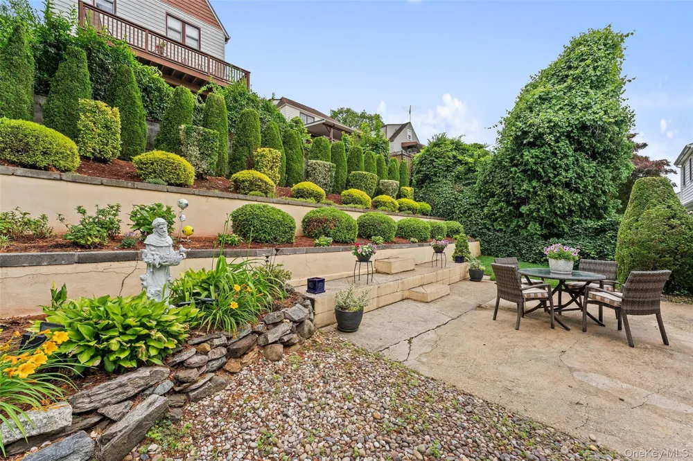 162 Midland Avenue Yonkers, NY 10705