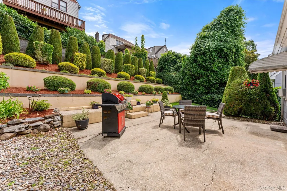 162 Midland Avenue Yonkers, NY 10705