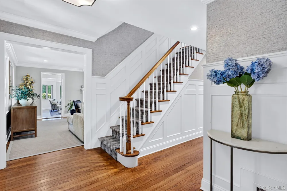 77 Brookside Drive Manhasset, NY 11030