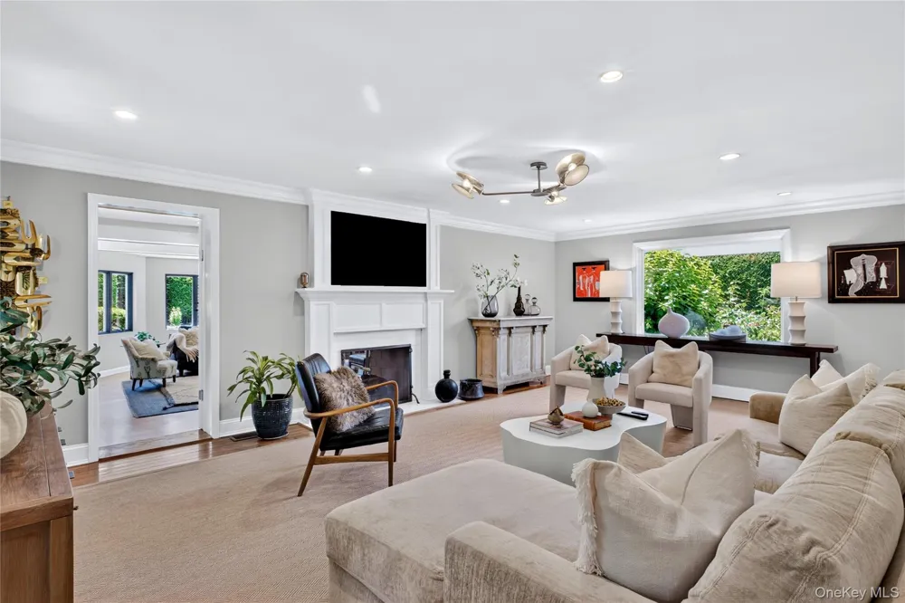 77 Brookside Drive Manhasset, NY 11030