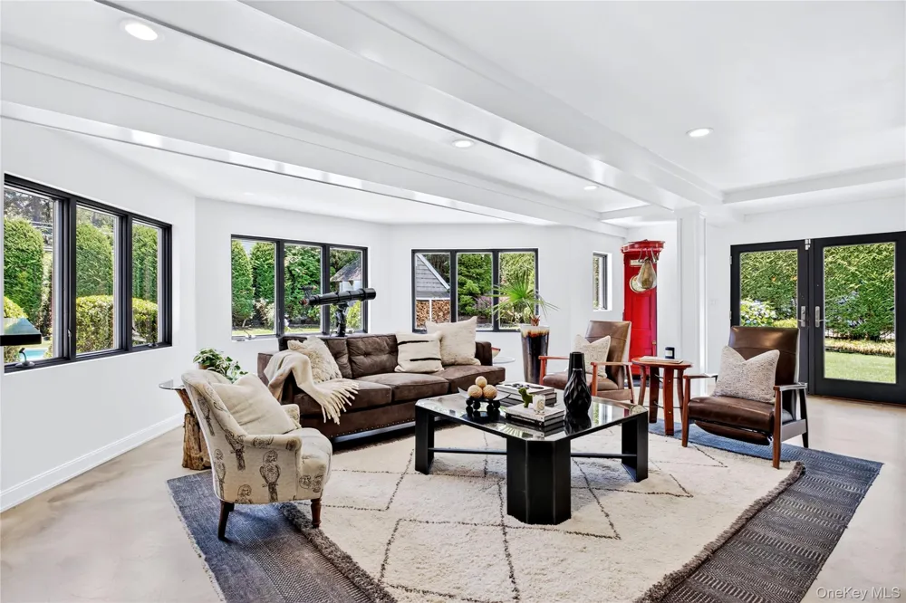 77 Brookside Drive Manhasset, NY 11030