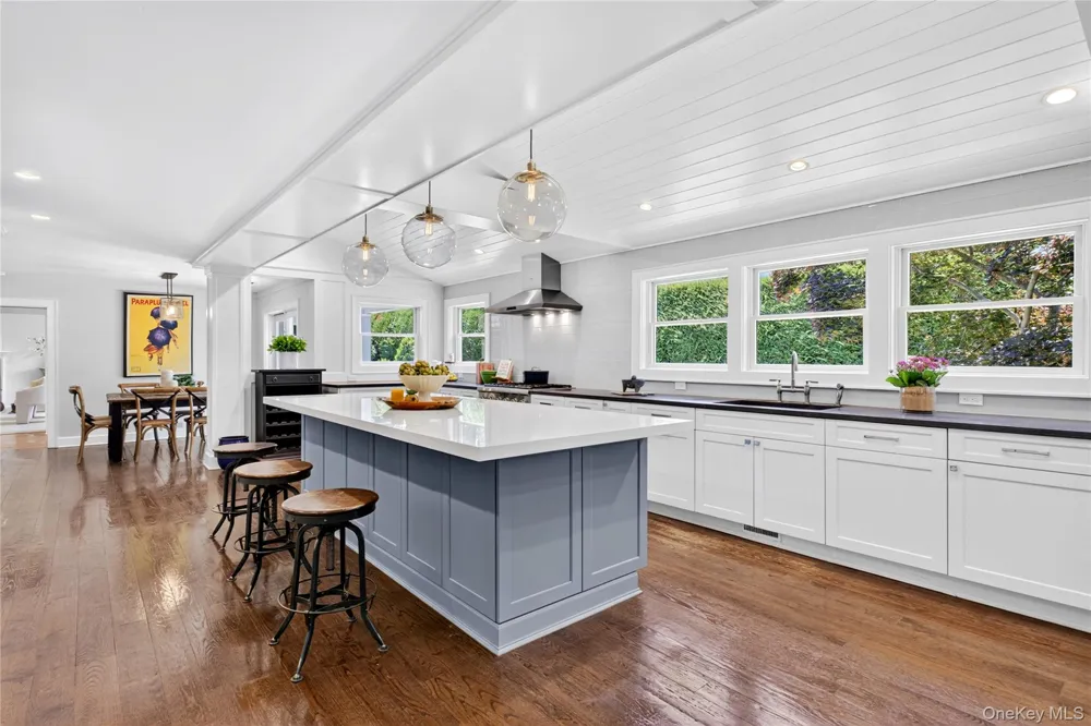 77 Brookside Drive Manhasset, NY 11030