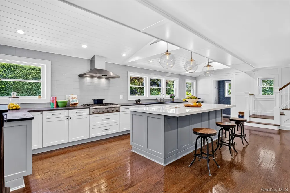 77 Brookside Drive Manhasset, NY 11030