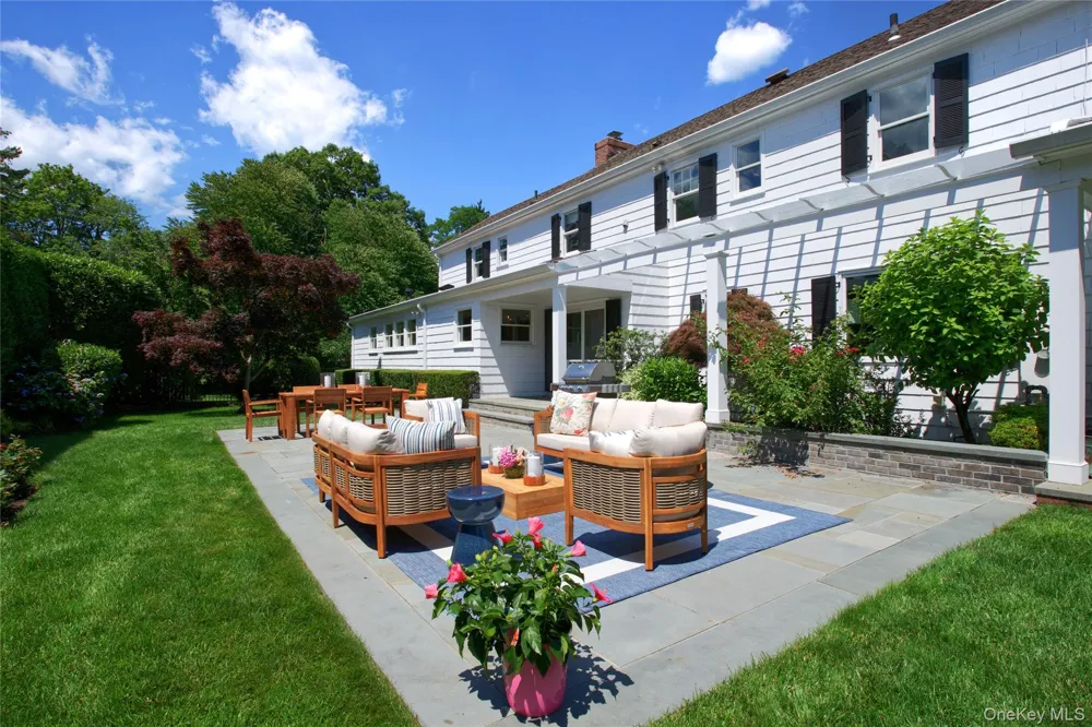 77 Brookside Drive Manhasset, NY 11030