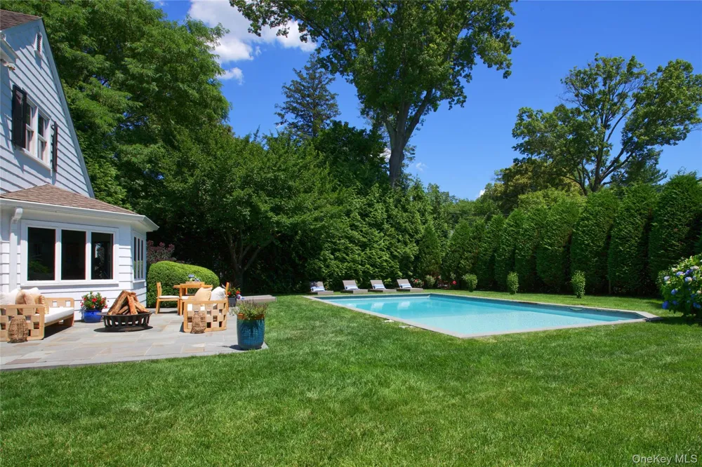 77 Brookside Drive Manhasset, NY 11030