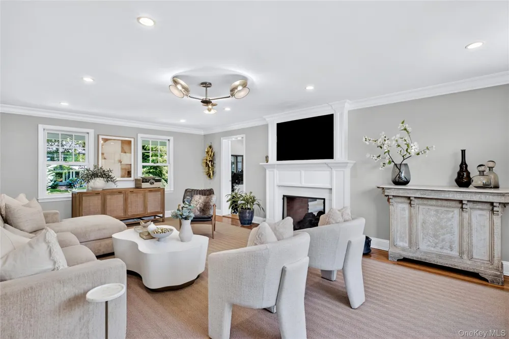 77 Brookside Drive Manhasset, NY 11030