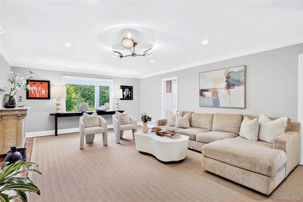 77 Brookside Drive Manhasset, NY 11030