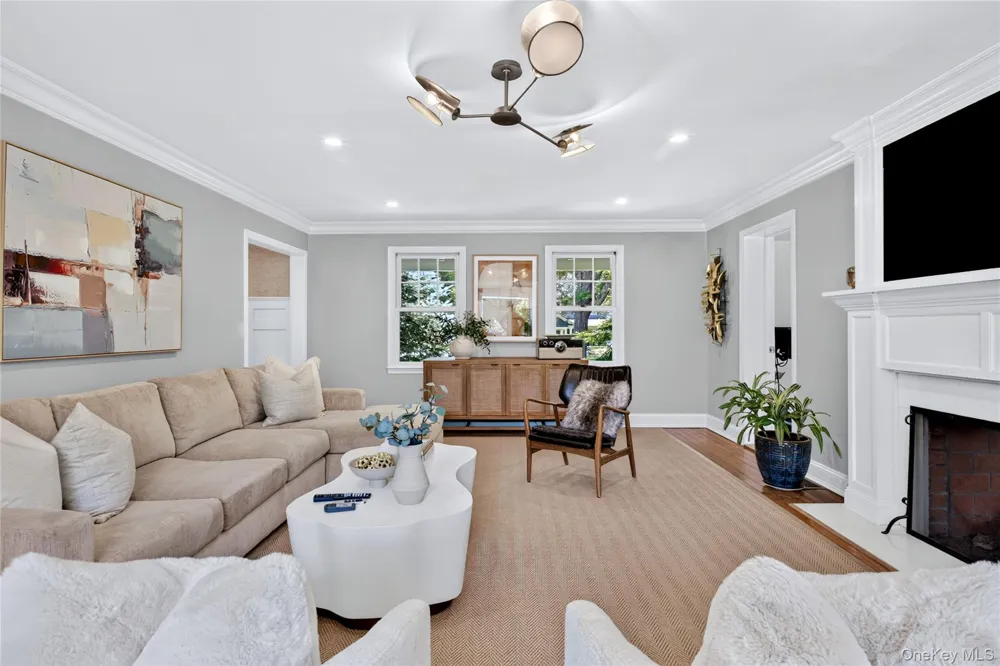 77 Brookside Drive Manhasset, NY 11030