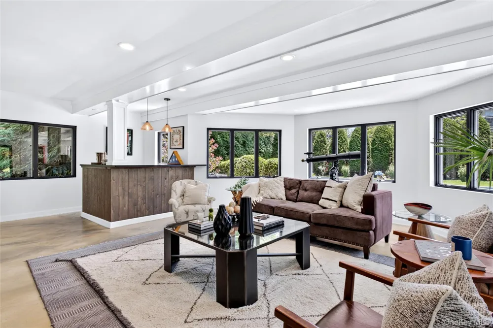 77 Brookside Drive Manhasset, NY 11030