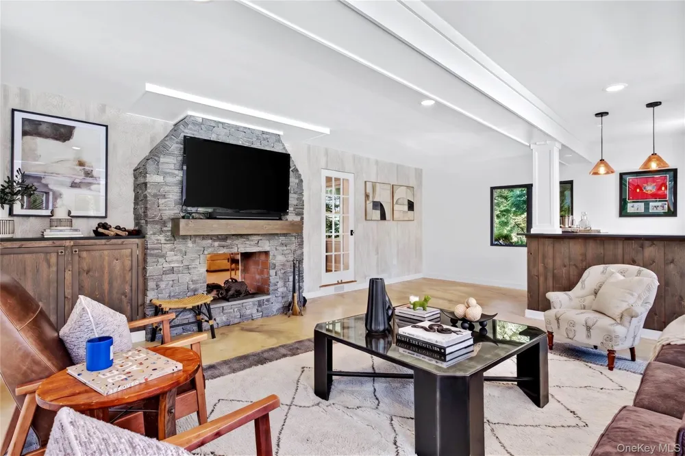 77 Brookside Drive Manhasset, NY 11030