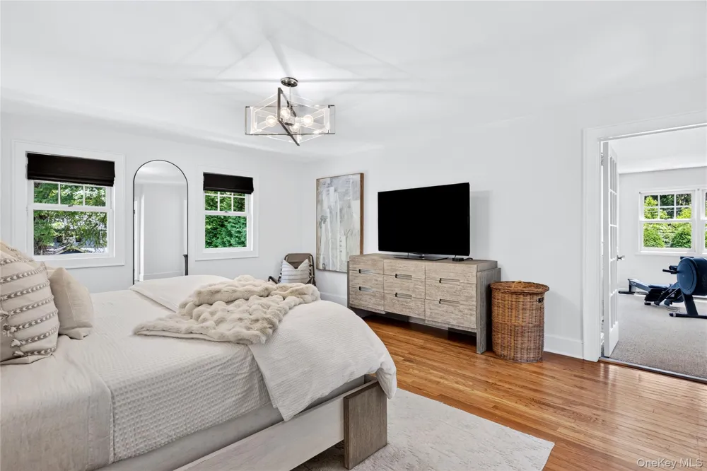 77 Brookside Drive Manhasset, NY 11030