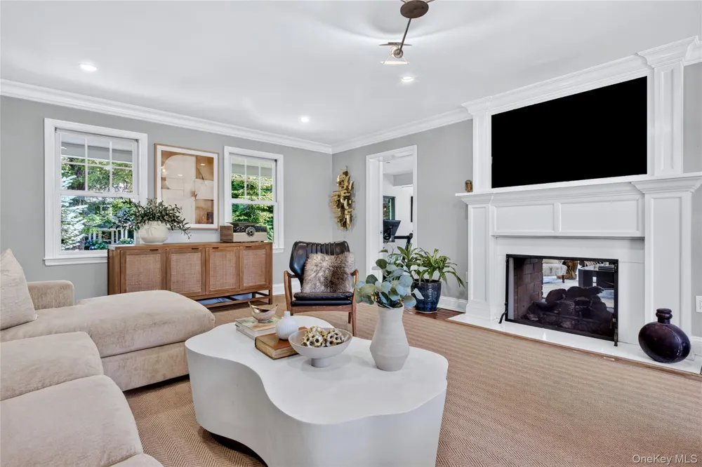77 Brookside Drive Manhasset, NY 11030
