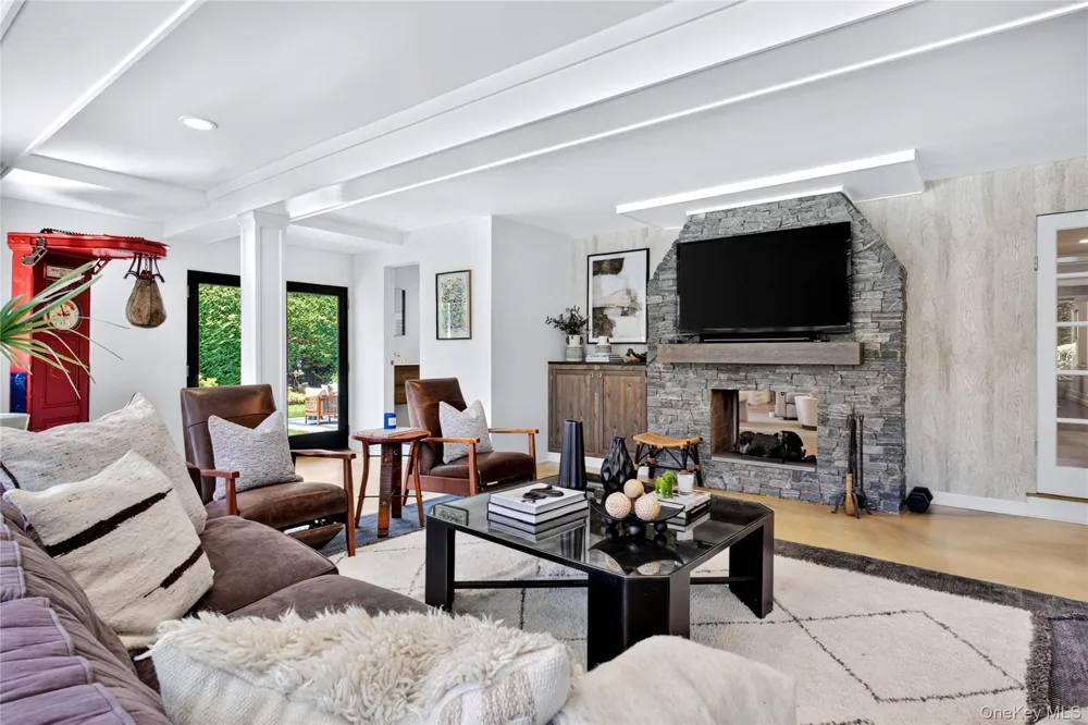77 Brookside Drive Manhasset, NY 11030
