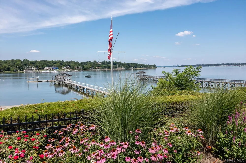 77 Brookside Drive Manhasset, NY 11030