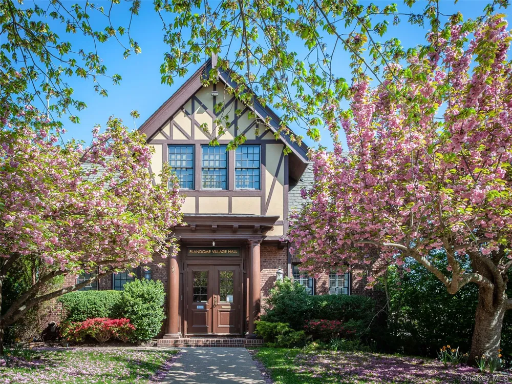 77 Brookside Drive Manhasset, NY 11030