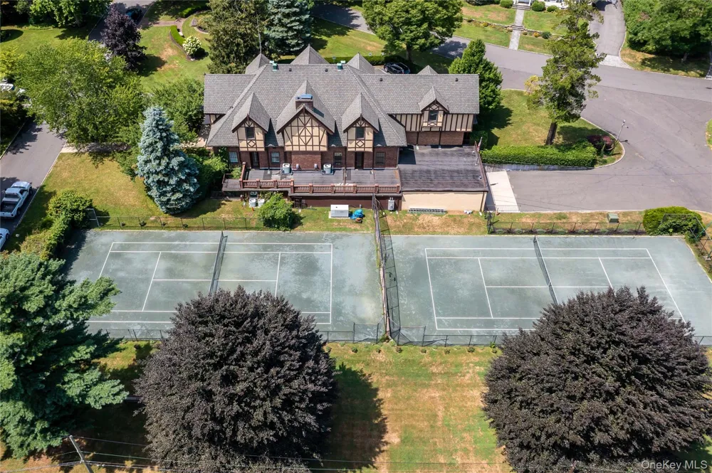 77 Brookside Drive Manhasset, NY 11030